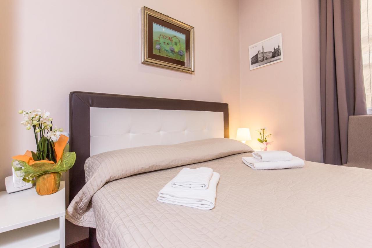 Azzurra Rooms โรม ภายนอก รูปภาพ