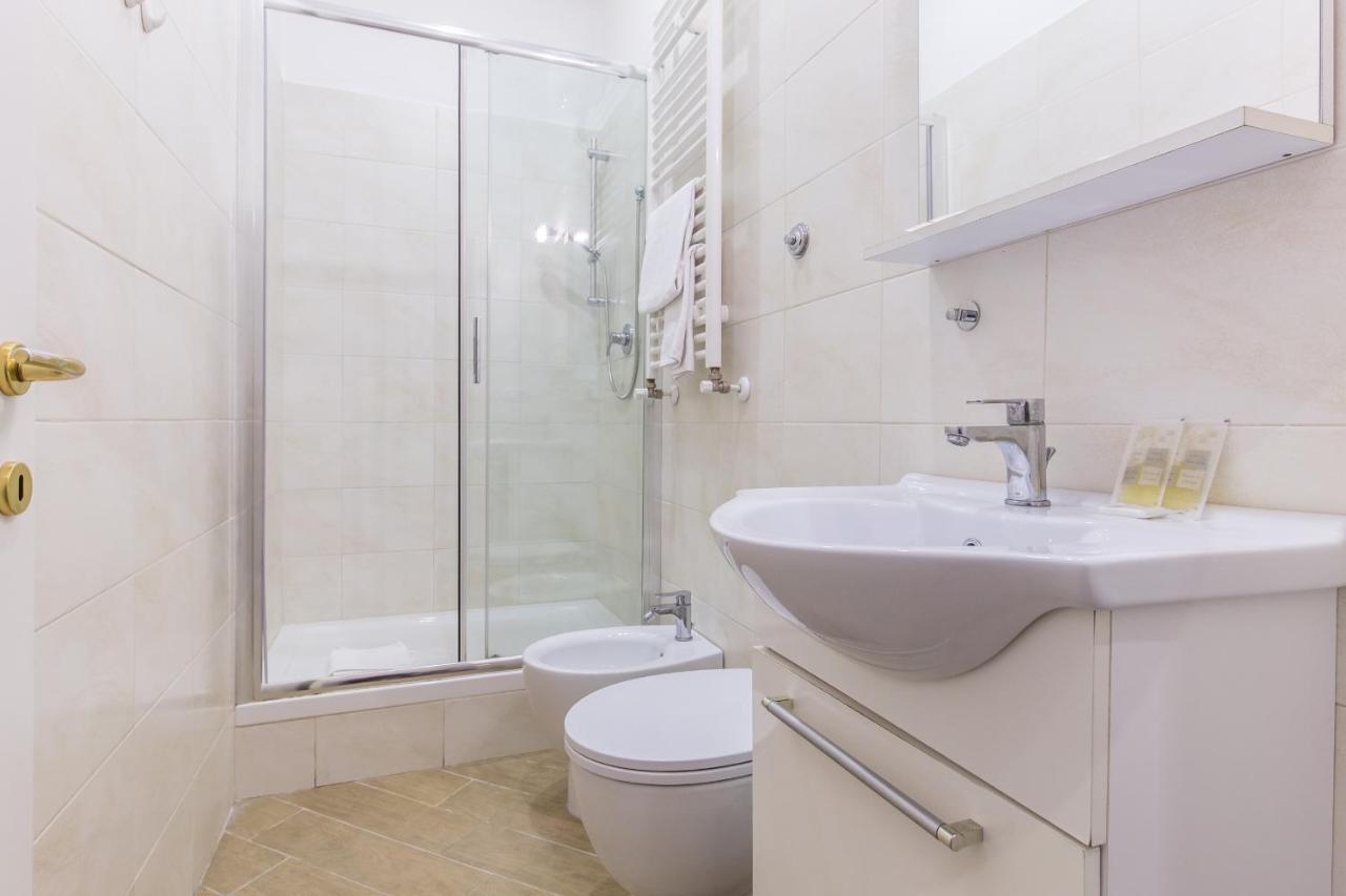 Azzurra Rooms โรม ภายนอก รูปภาพ